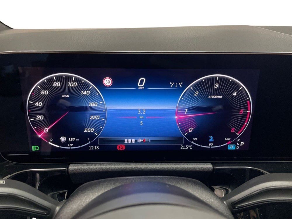 Mercedes-Benz GLA SUV nuova a Macerata (9)