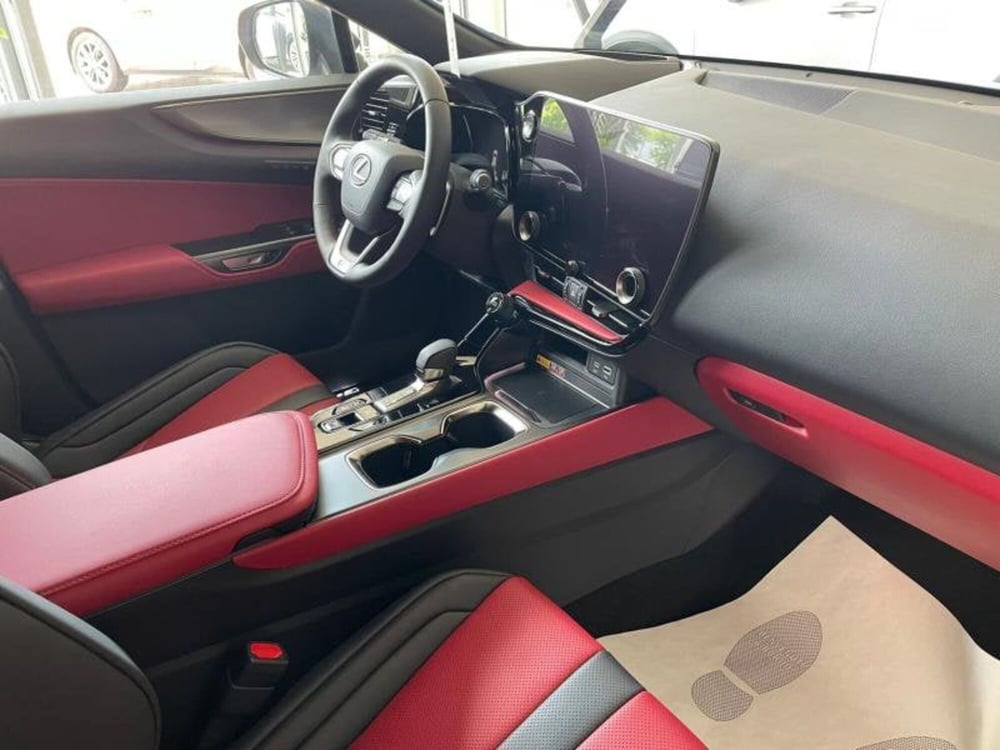 Lexus NX nuova a Perugia (13)