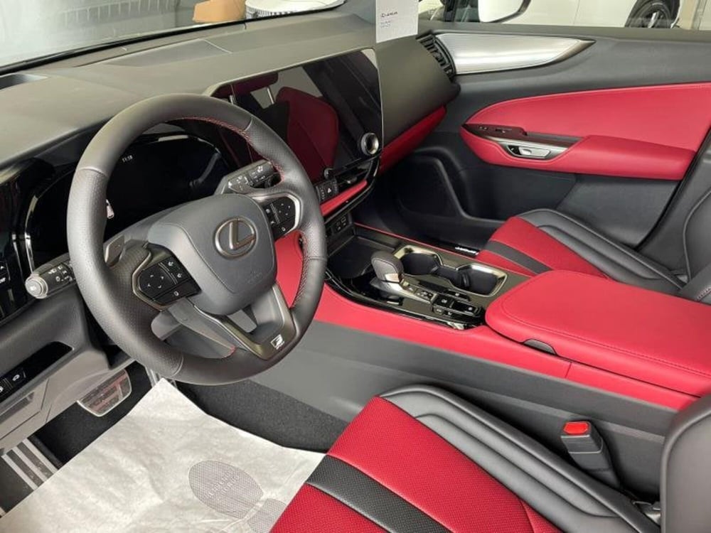 Lexus NX nuova a Perugia (8)