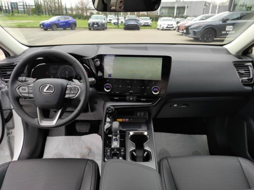 Lexus NX nuova a Perugia (13)
