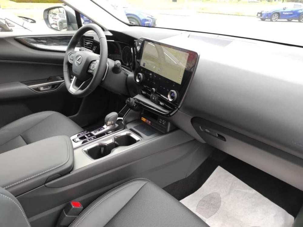 Lexus NX nuova a Perugia (14)
