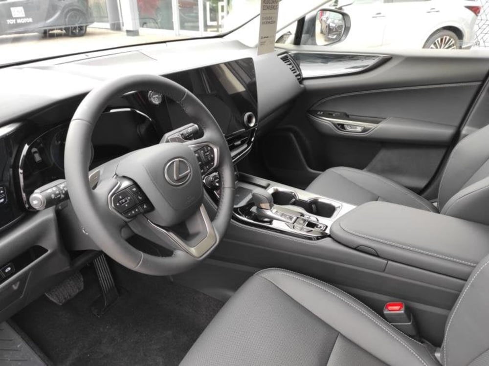 Lexus NX nuova a Perugia (7)