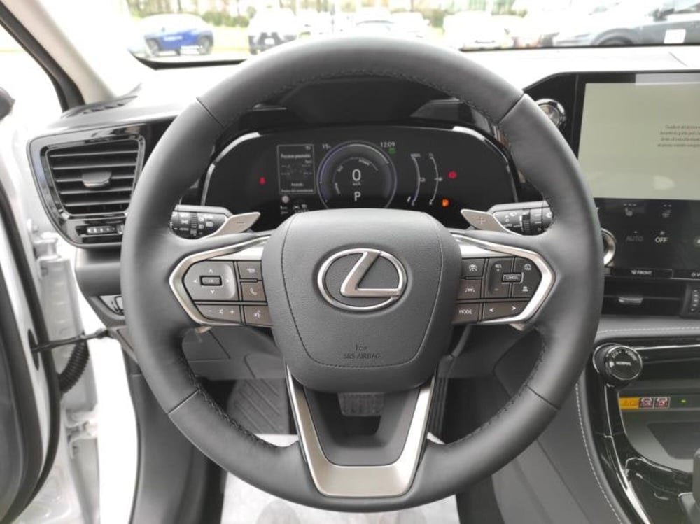 Lexus NX nuova a Perugia (9)