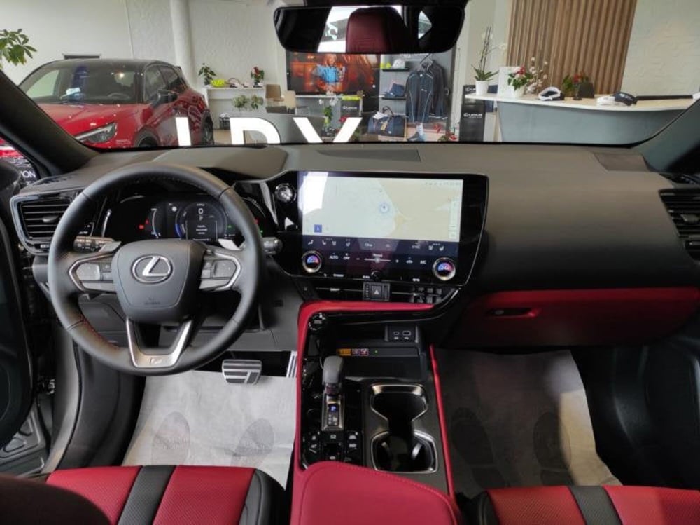 Lexus NX nuova a Perugia (14)
