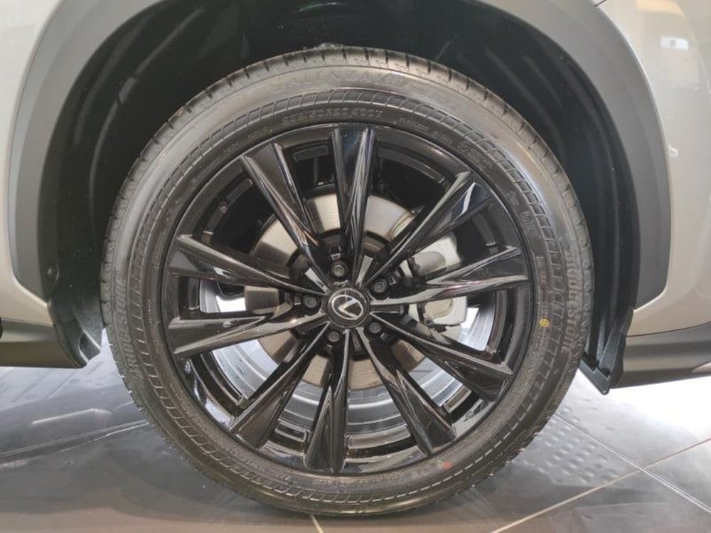 Lexus NX nuova a Perugia (7)