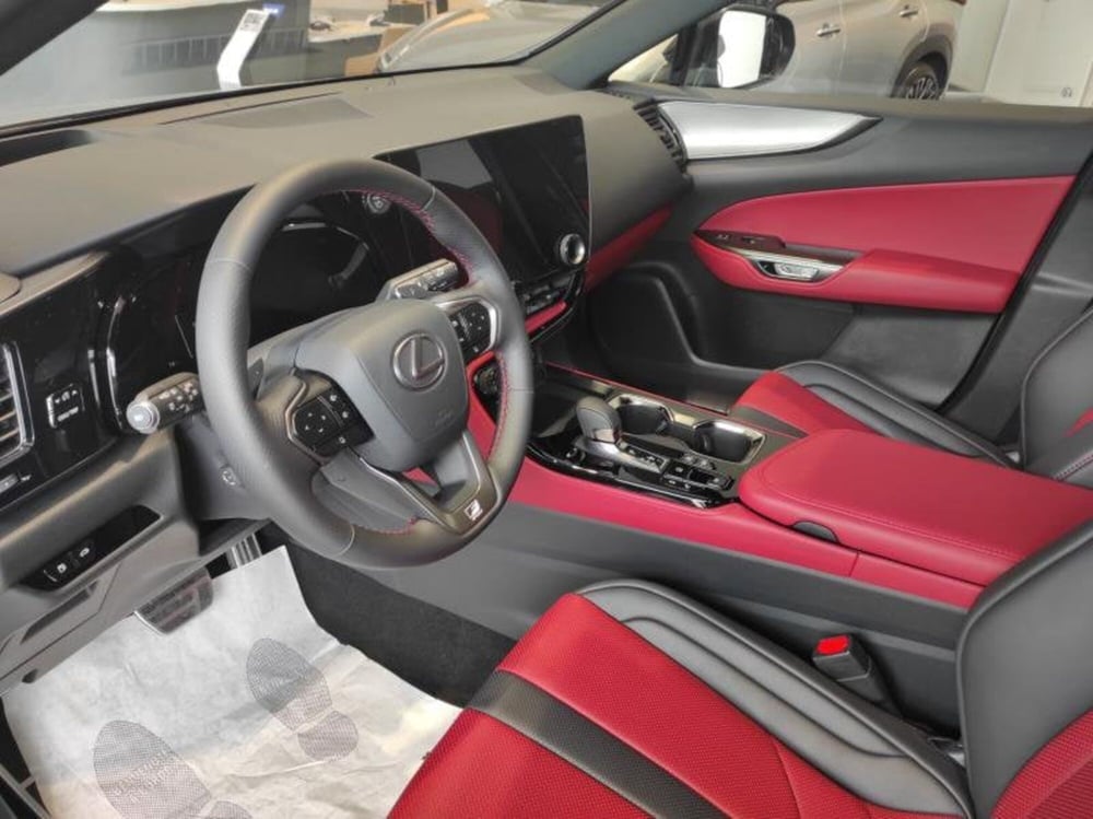 Lexus NX nuova a Perugia (9)