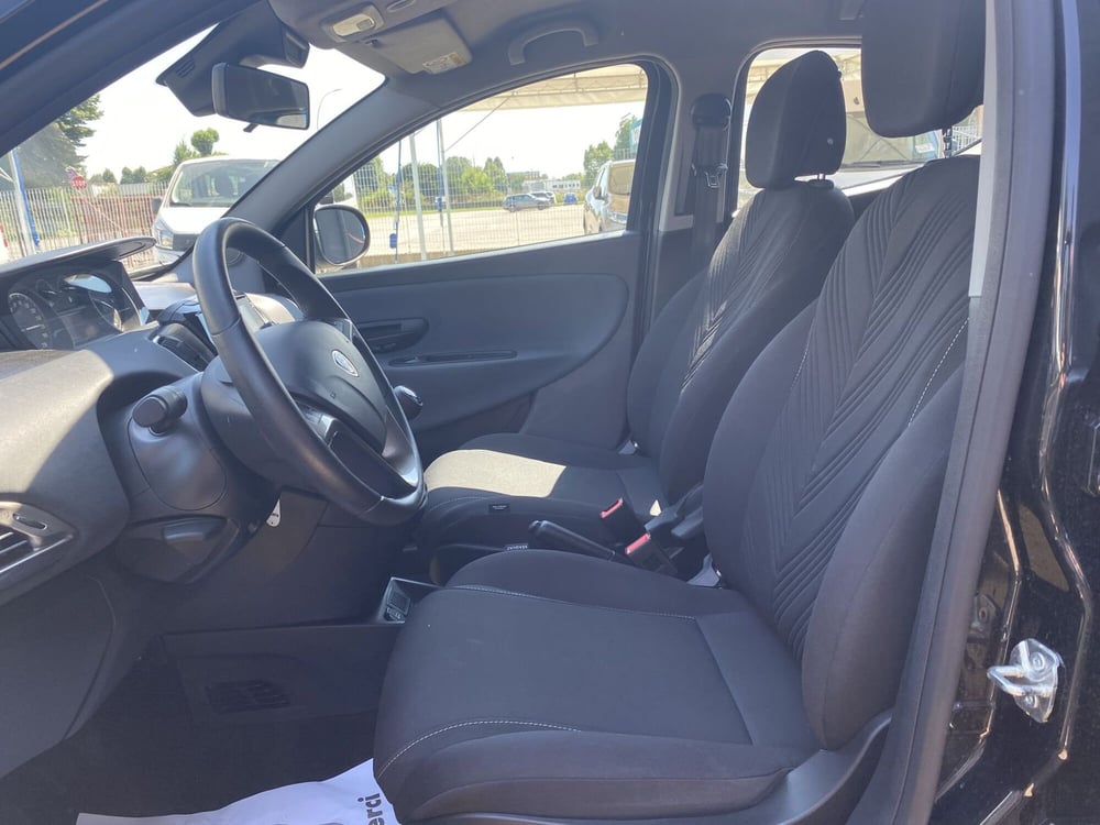 Lancia Ypsilon usata a Modena (11)