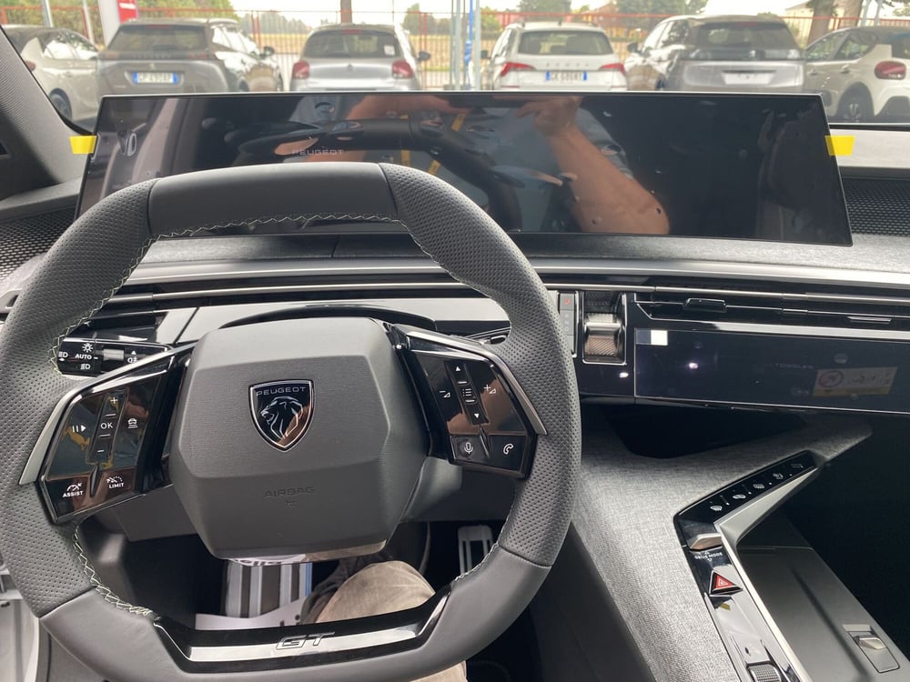 Peugeot 5008 nuova a Modena (10)
