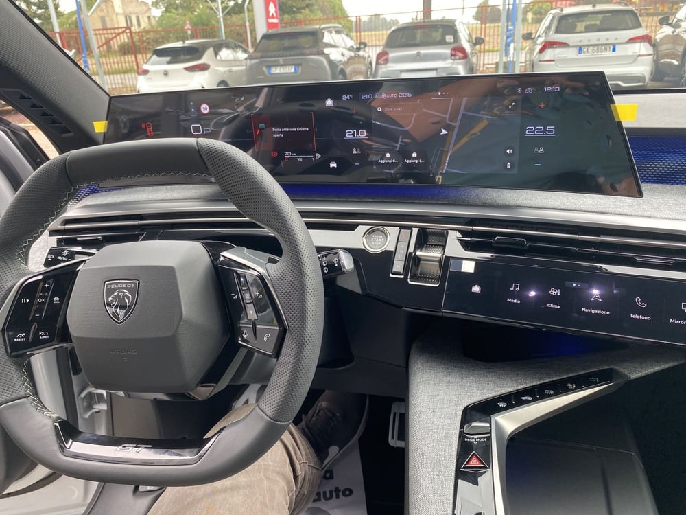 Peugeot 5008 nuova a Modena (7)