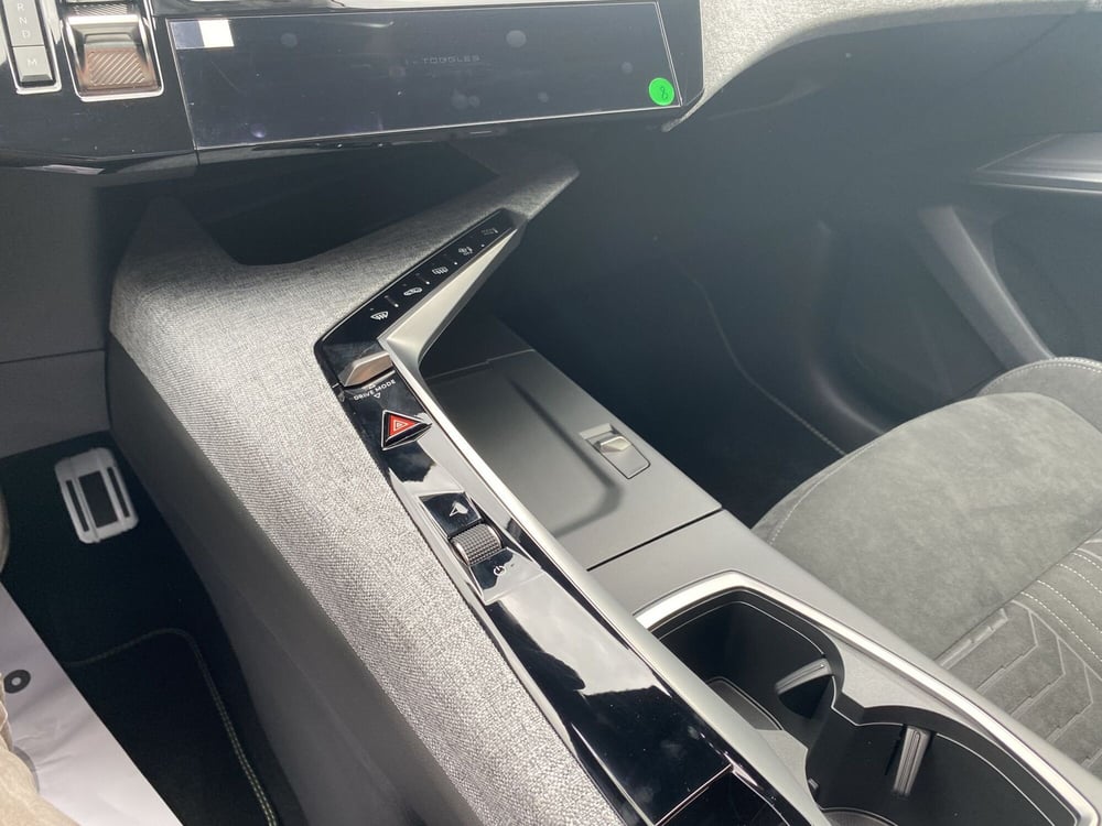Peugeot 5008 nuova a Modena (8)