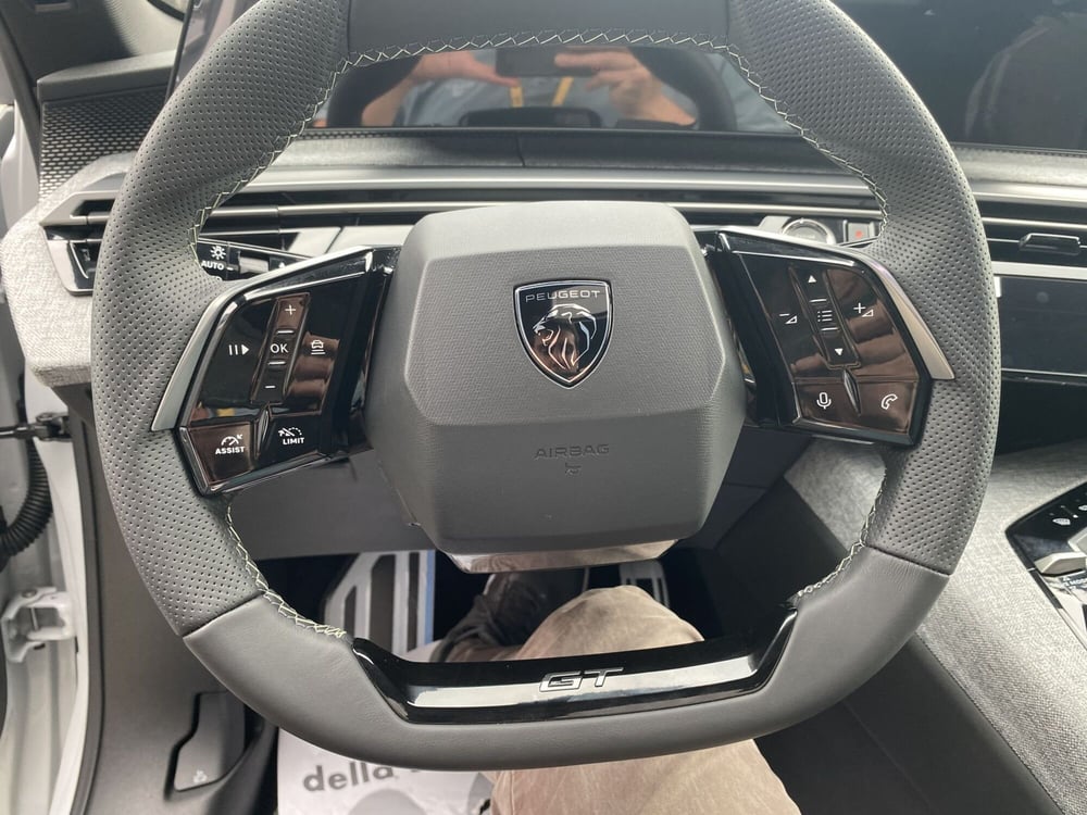 Peugeot 5008 nuova a Modena (9)