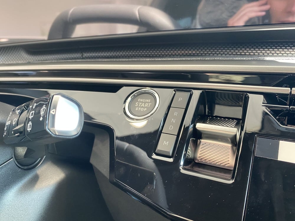 Peugeot 5008 nuova a Modena (8)