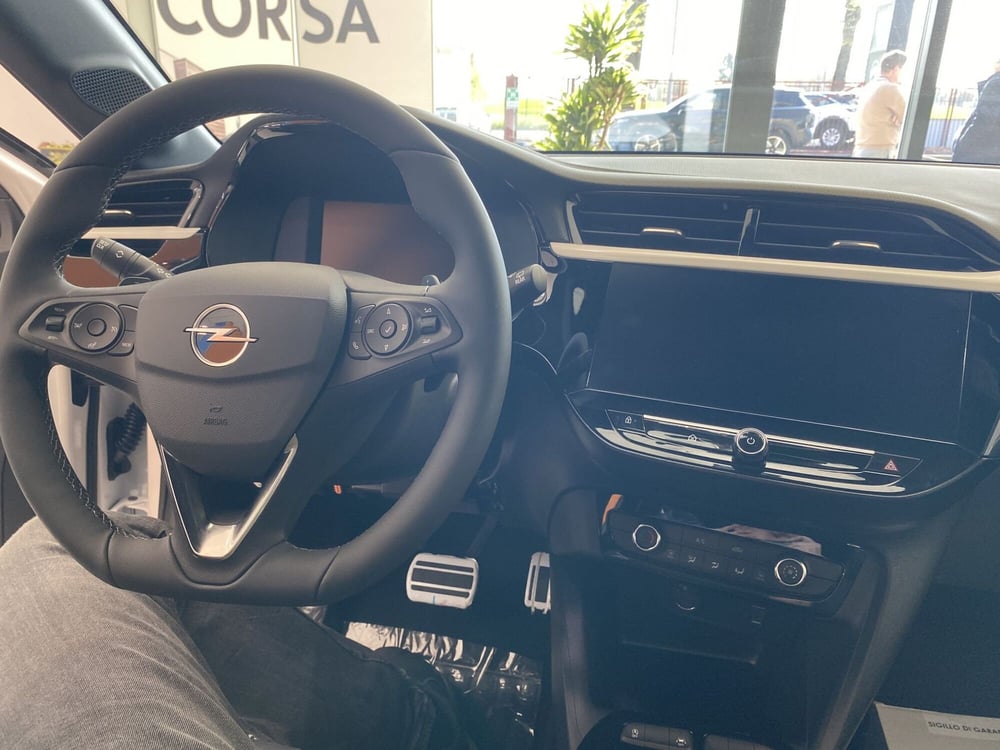 Opel Corsa nuova a Modena (9)