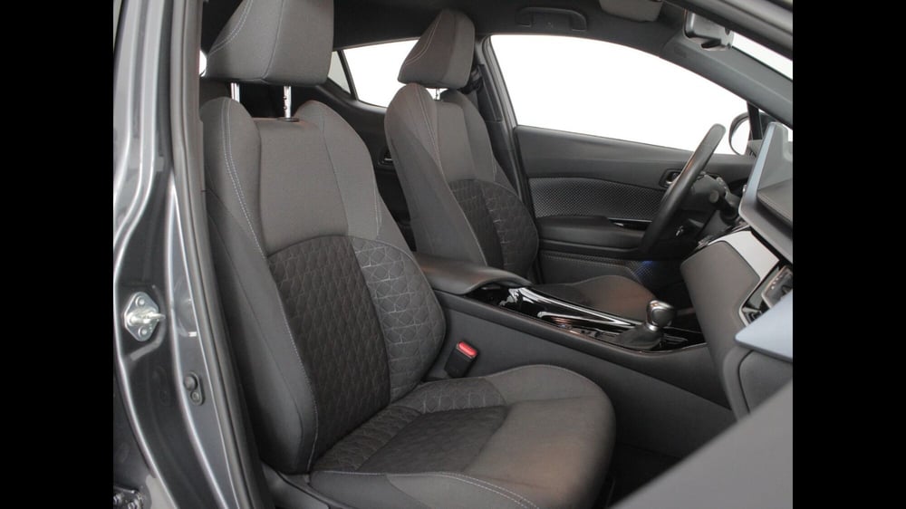 Toyota Toyota C-HR usata a Palermo (7)