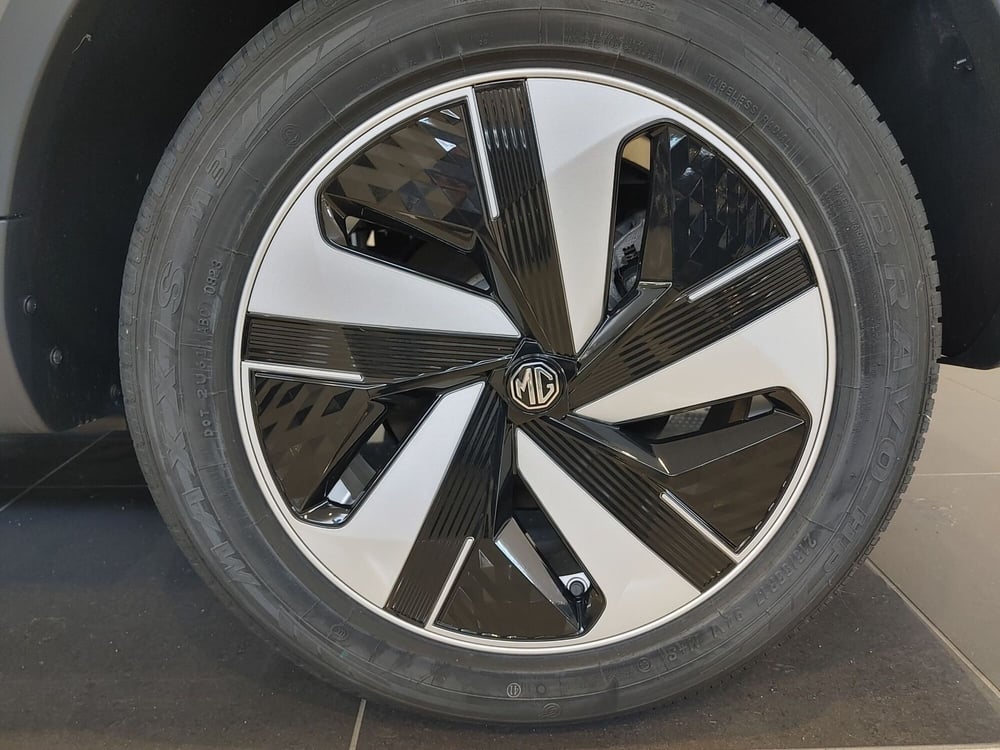 Mg ZS EV nuova a Vercelli (7)