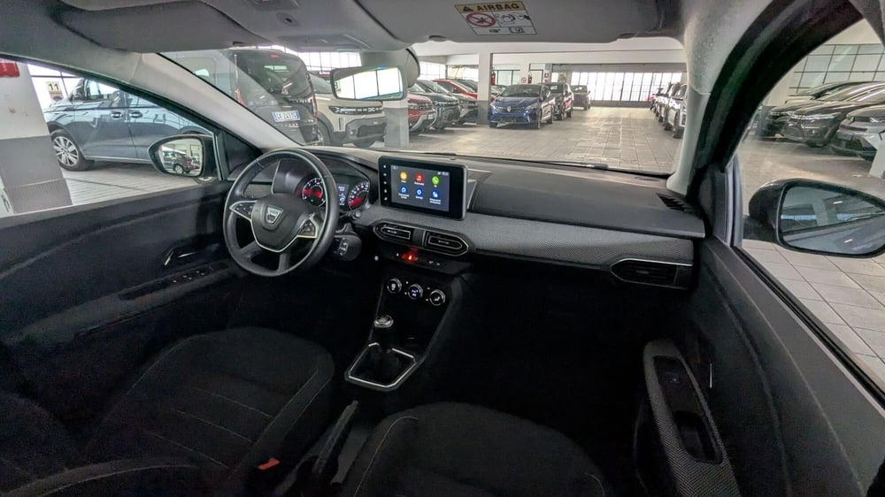 Dacia Jogger usata a Milano (12)
