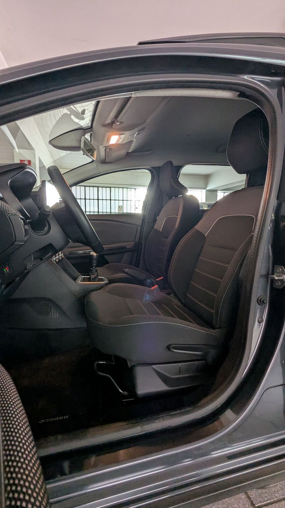 Dacia Jogger usata a Milano (13)