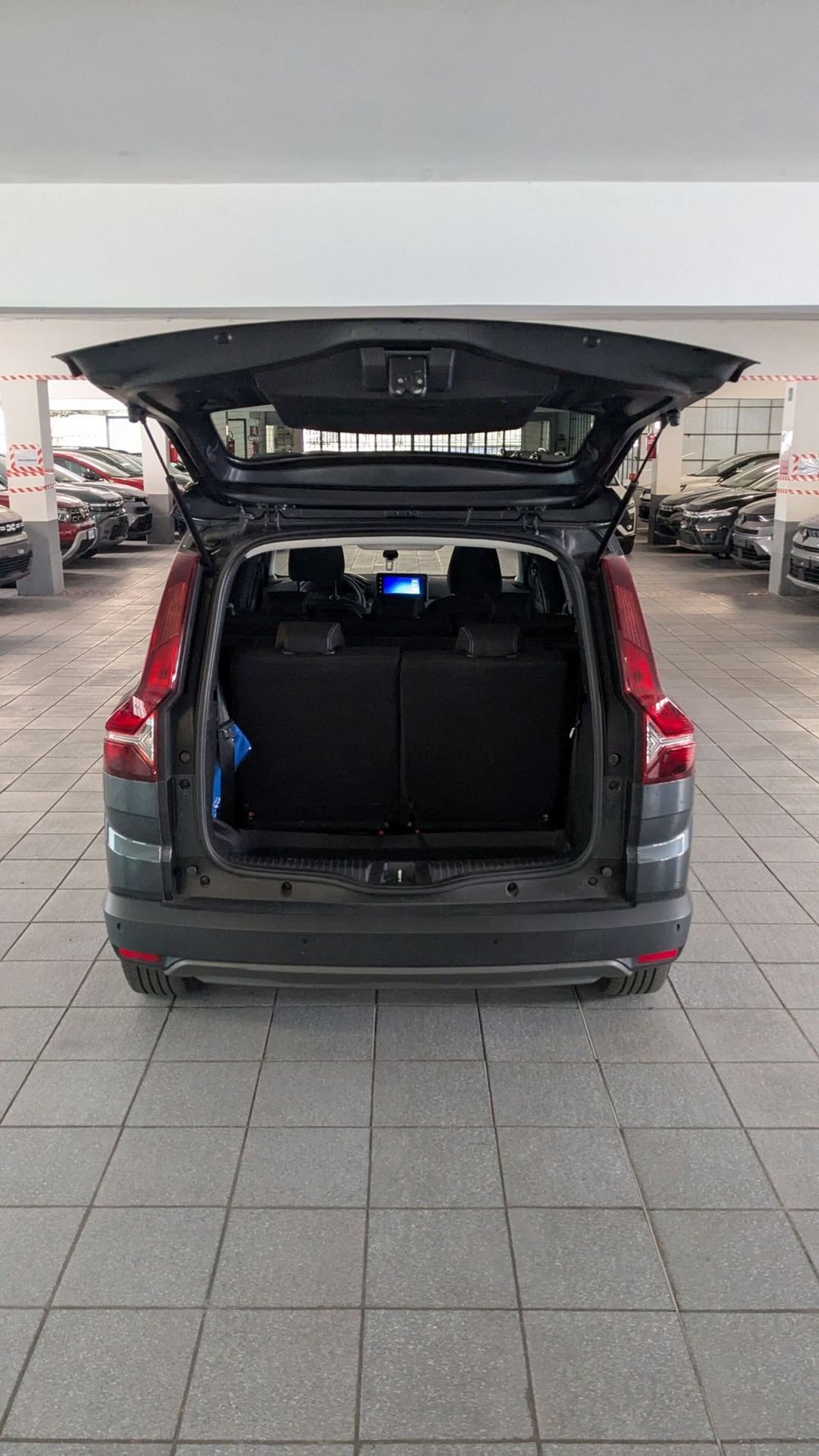 Dacia Jogger usata a Milano (5)