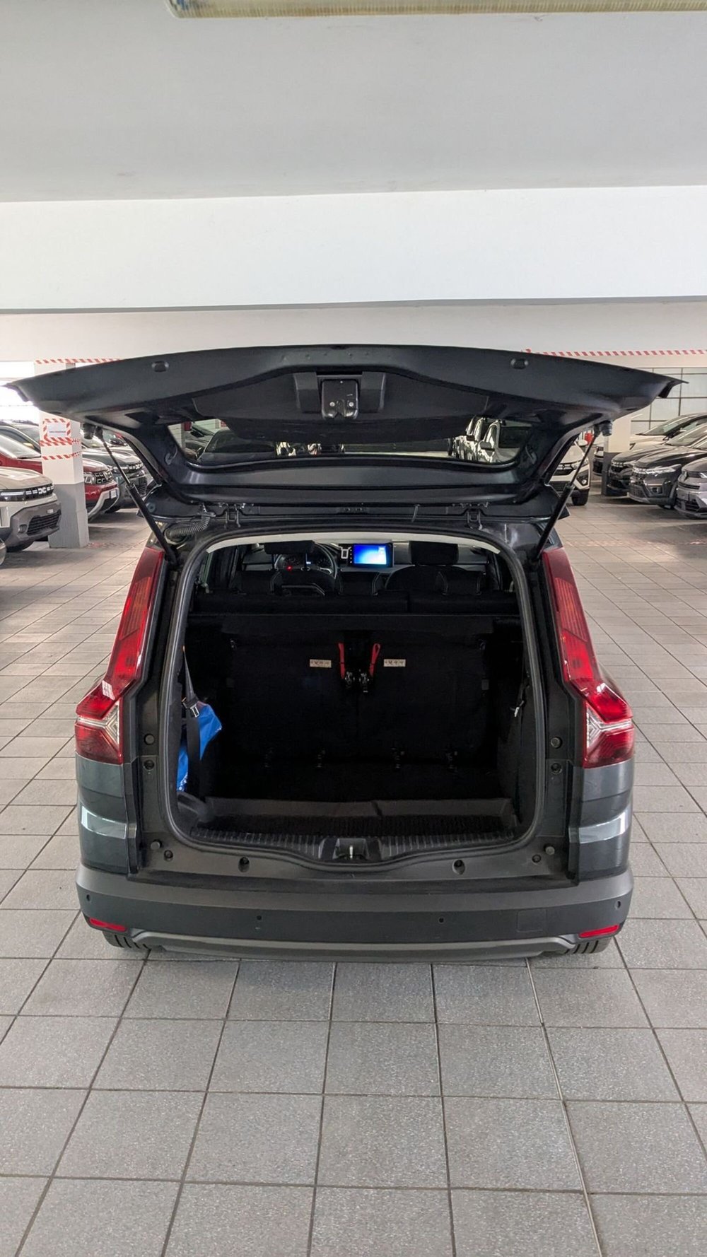 Dacia Jogger usata a Milano (6)