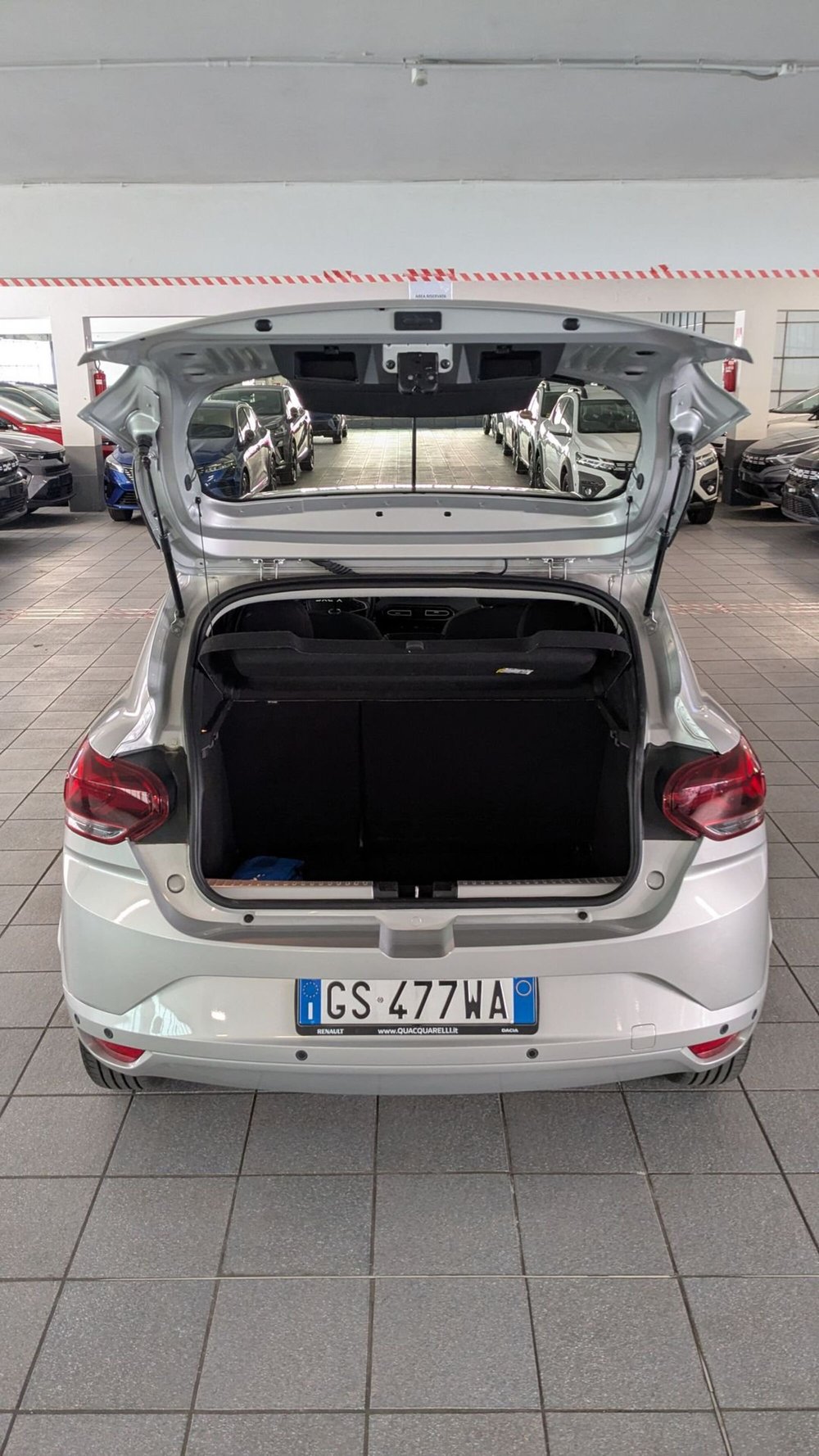 Dacia Sandero usata a Milano (5)