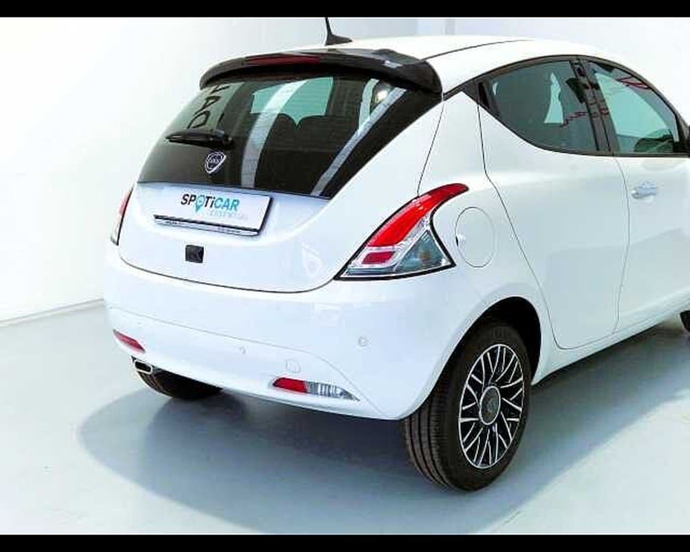 Lancia Ypsilon nuova a Milano (15)
