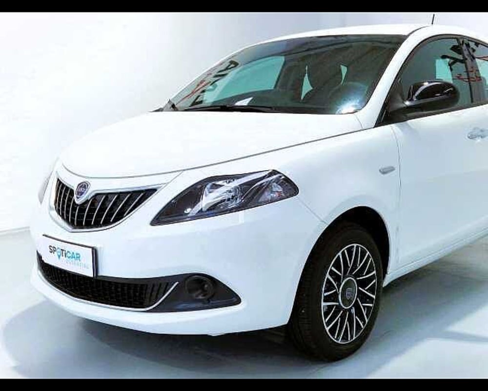 Lancia Ypsilon nuova a Milano (16)