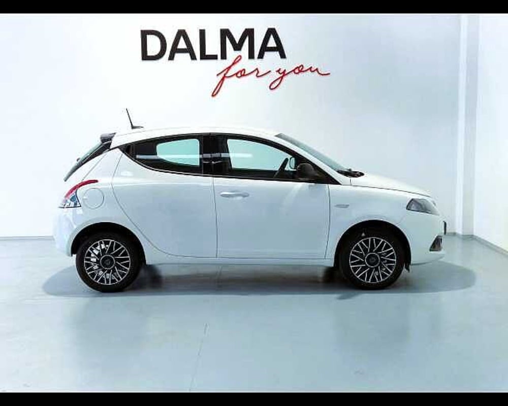 Lancia Ypsilon nuova a Milano (17)