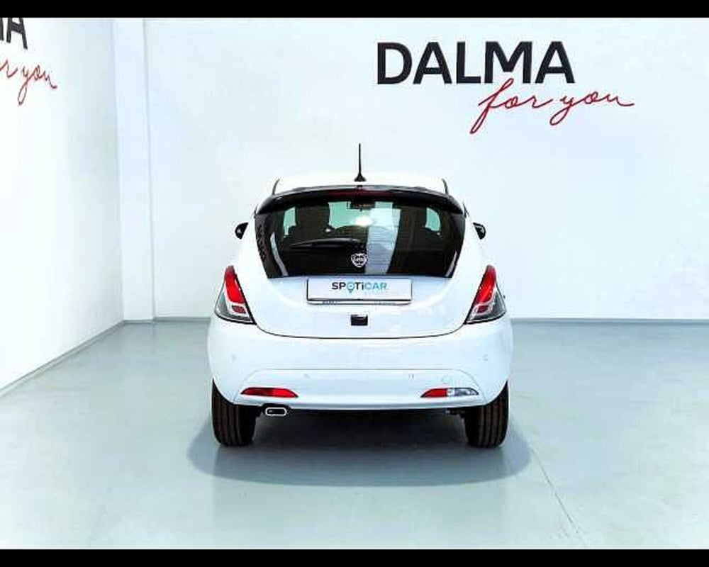 Lancia Ypsilon nuova a Milano (3)