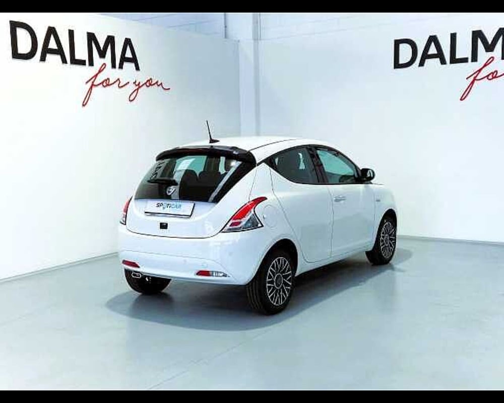 Lancia Ypsilon nuova a Milano (4)