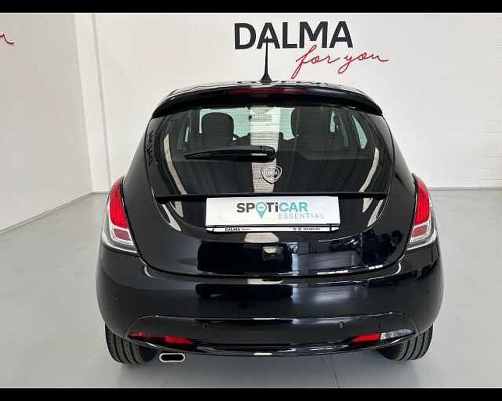 Lancia Ypsilon nuova a Milano (3)