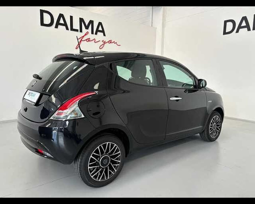Lancia Ypsilon nuova a Milano (4)