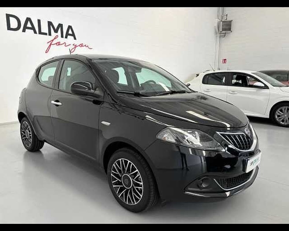 Lancia Ypsilon nuova a Milano (5)