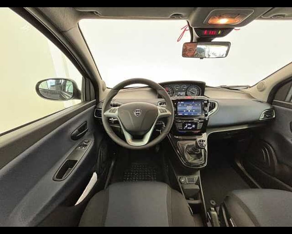 Lancia Ypsilon nuova a Milano (7)