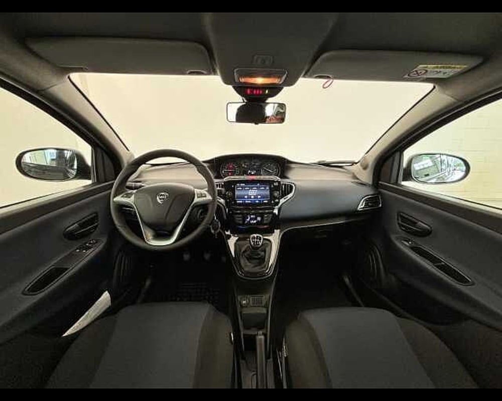 Lancia Ypsilon nuova a Milano (8)