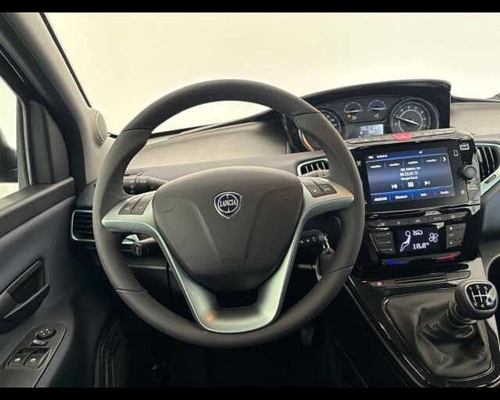 Lancia Ypsilon nuova a Milano (9)