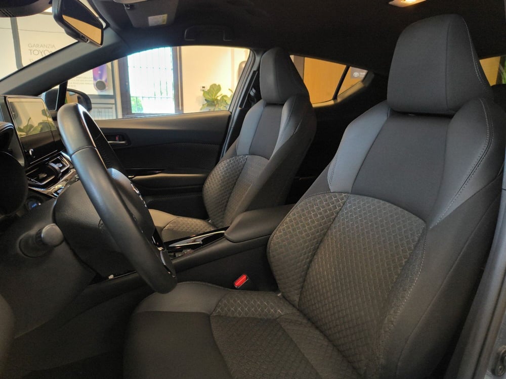 Toyota Toyota C-HR usata a Catanzaro (17)