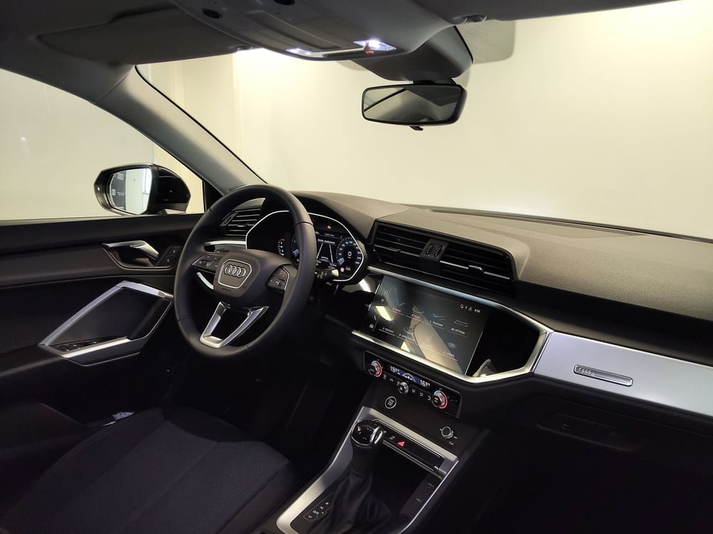 Audi Q3 Sportback nuova a Modena (8)