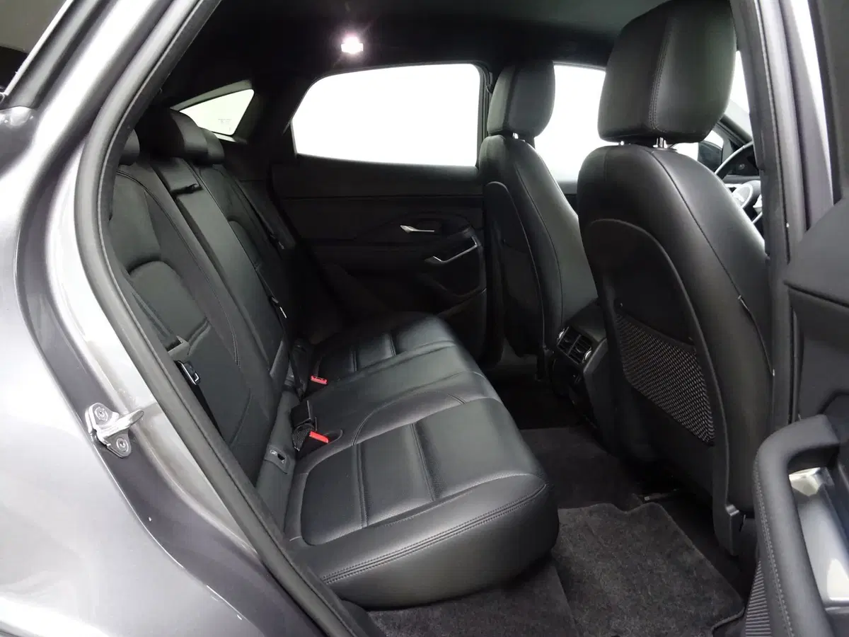 Jaguar E-Pace usata a Como (5)