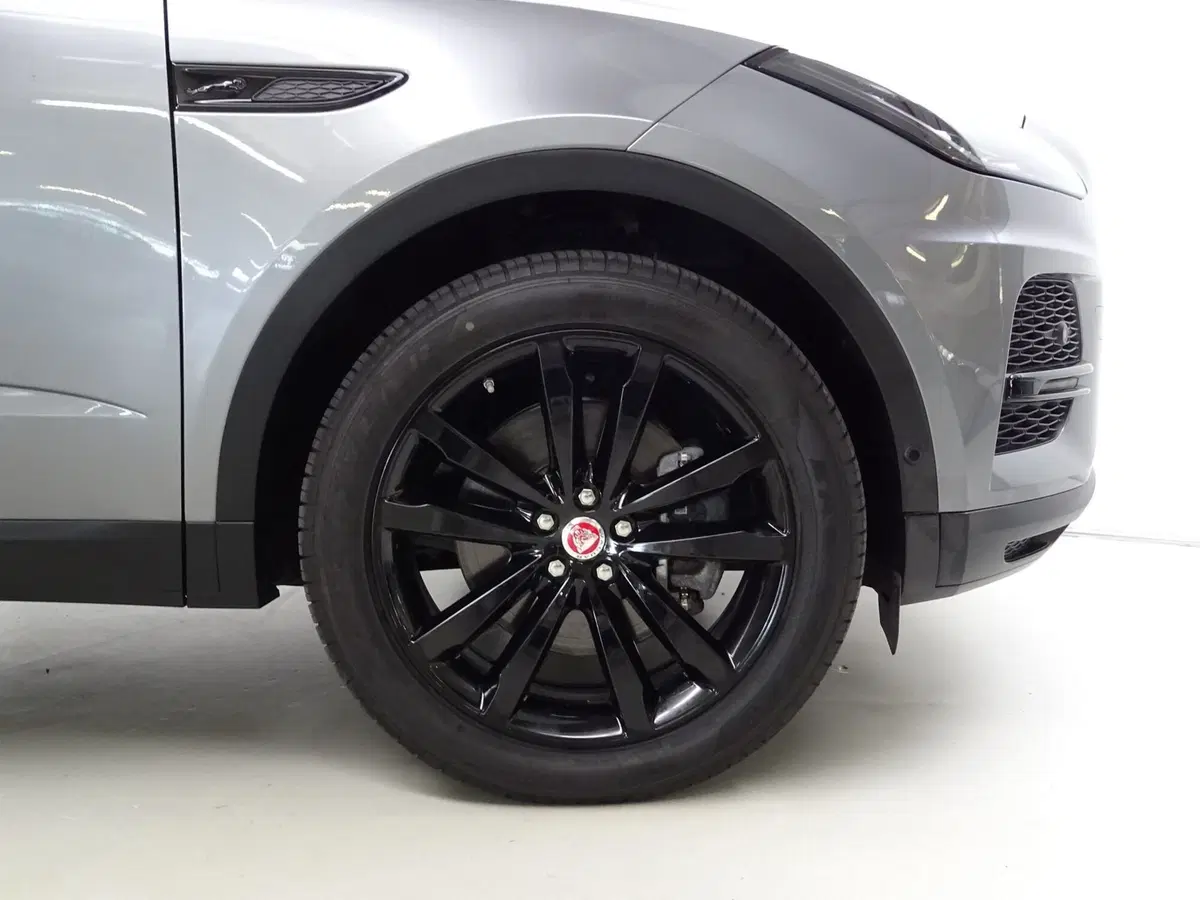 Jaguar E-Pace usata a Como (9)