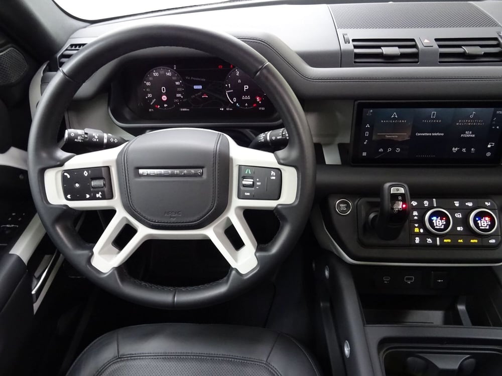 Land Rover Defender usata a Como (10)