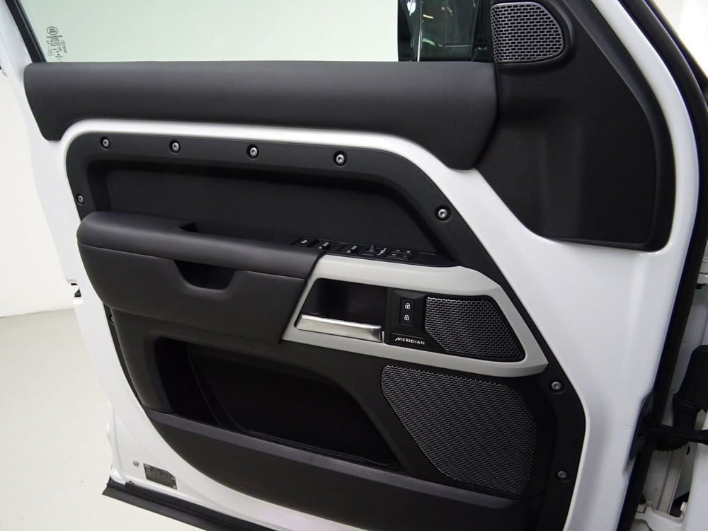 Land Rover Defender usata a Como (11)