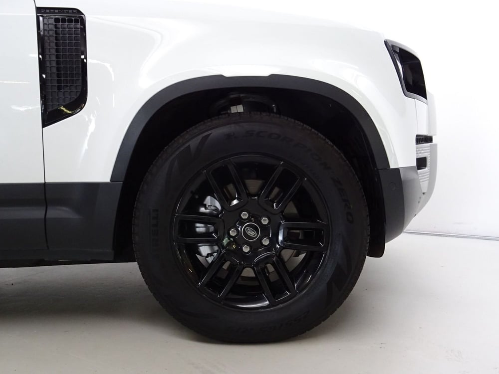 Land Rover Defender usata a Como (9)