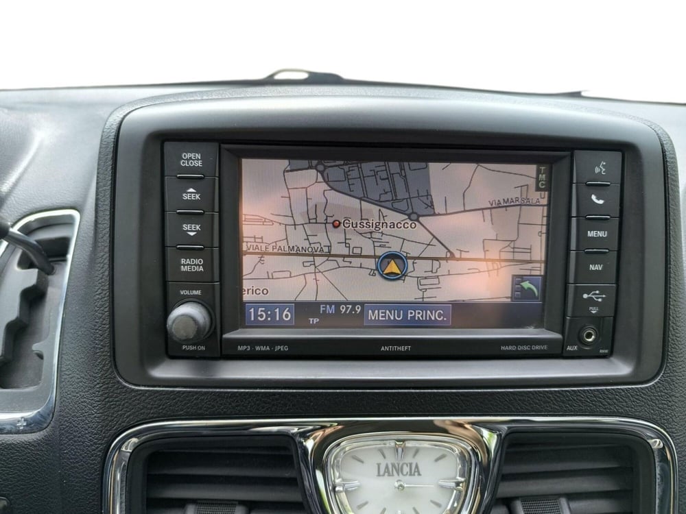 Lancia Voyager usata a Udine (13)