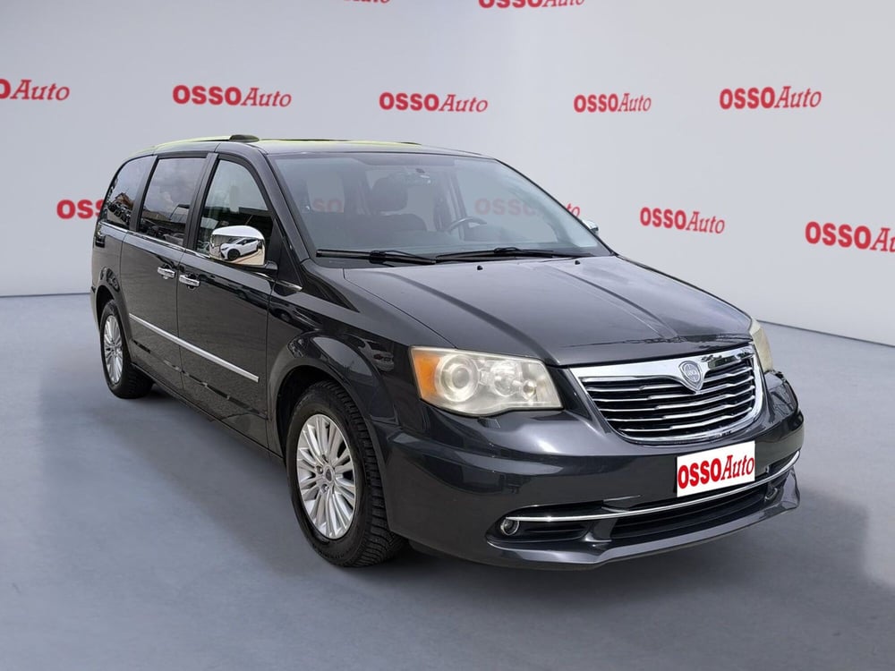 Lancia Voyager usata a Udine (2)