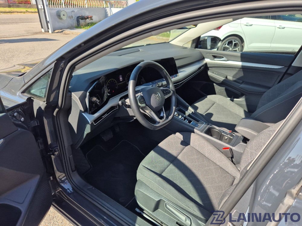 Volkswagen Golf Variant nuova a Milano (14)