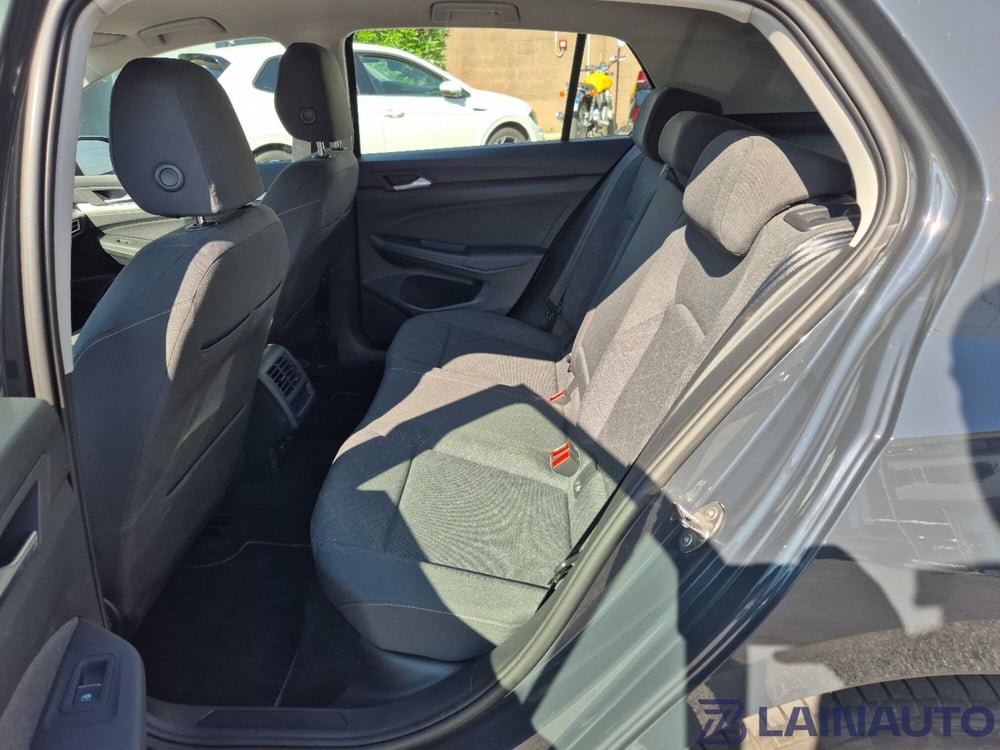 Volkswagen Golf Variant nuova a Milano (16)