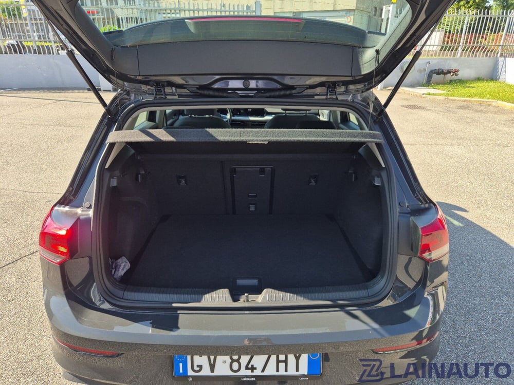 Volkswagen Golf Variant nuova a Milano (9)