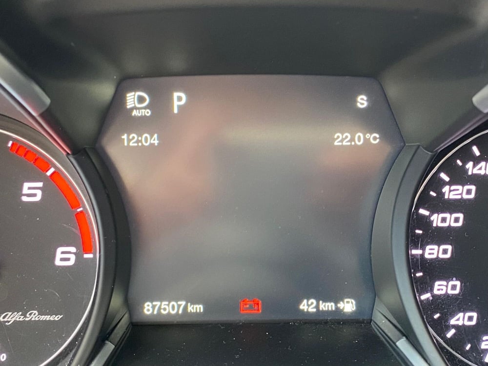 Alfa Romeo Stelvio usata a Milano (16)