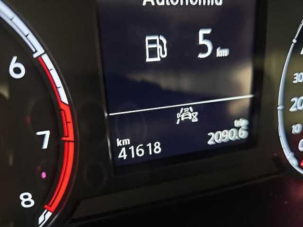 Volkswagen T-Cross usata a Lecco (16)