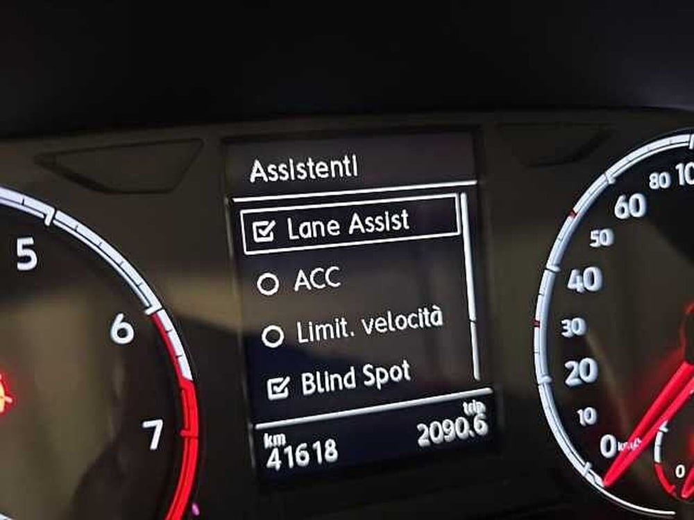 Volkswagen T-Cross usata a Lecco (19)